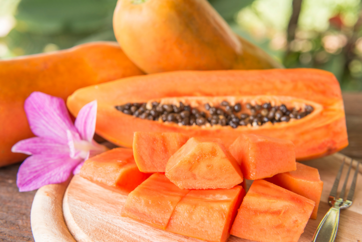 Benefits of papaya for natural hair blog. Moisturizing ingredient for natural and curly hair